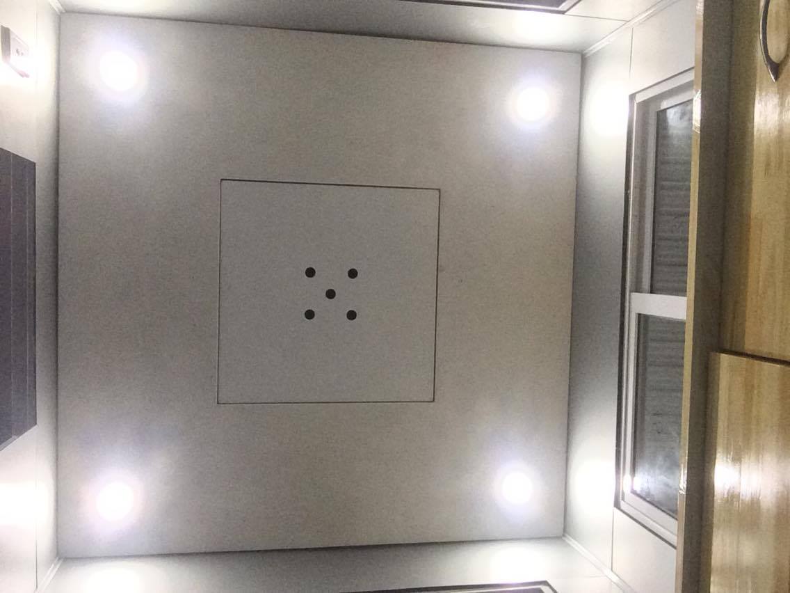 Trần composite và đèn LED âm trần