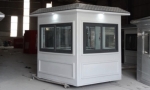 Nhà bảo vệ kích thước lớn được trang bị đèn ngoài cả 4 mặt